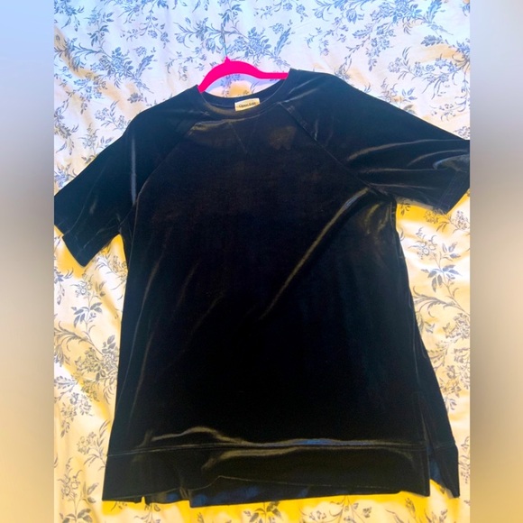 Beautiful Nordstrom velvet top - Picture 1 of 7